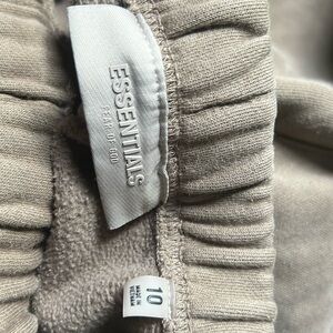 Fear Of God Essentials 1977 Sweat Shorts Kids Size 10 Green. Missing Tie